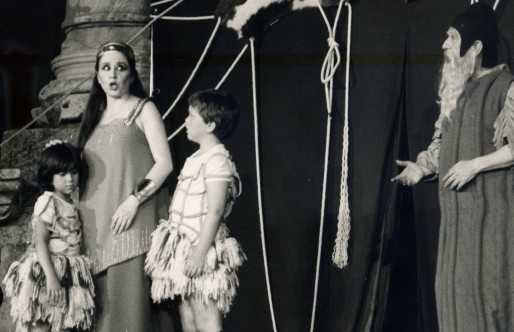 ‘Así que pasen veintitrés años…’ (I) el viaje sentimental e histórico por el Festival de Itálica de Marta Carrasco