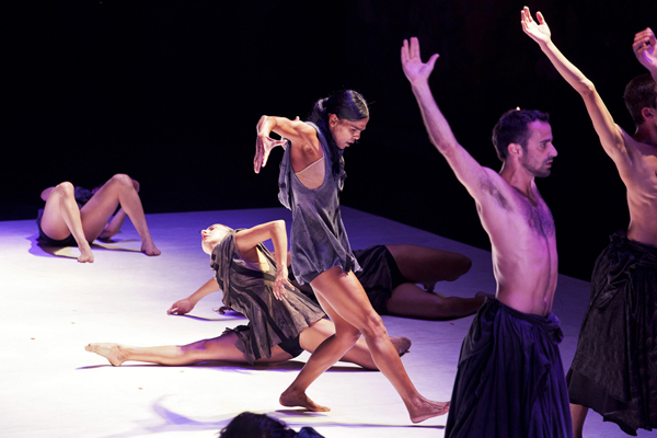 Los dos pasos de Kibbutz Contemporary Dance Company en el Festival de Itálica