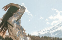 En una clara noche de luna [estreno]